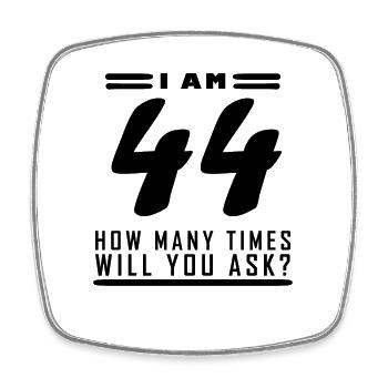 Ich bin 44 – 44. Geburtstag Geschenk - Viereckiger Kühlschrankmagnet - Weiß - Vorne