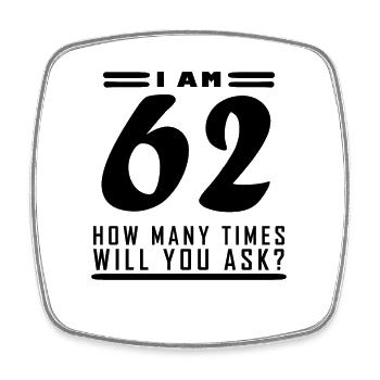 Ich bin 62 – 62. Geburtstag Geschenk - Viereckiger Kühlschrankmagnet - Weiß - Vorne