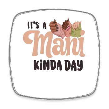 C’est une technicienne ongulaire ManiKinda Day - Magnet carré - blanc - Devant