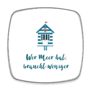 Wer Meer hat braucht weniger - Viereckiger Kühlschrankmagnet - Weiß - Vorne