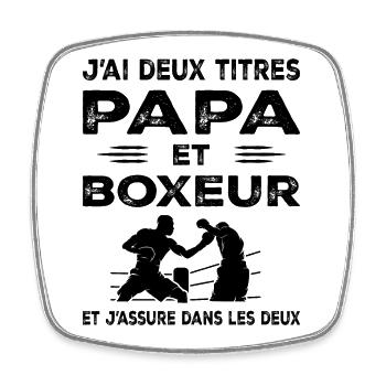 Ich habe zwei Titel: Papa und Boxerboxen - Viereckiger Kühlschrankmagnet - Weiß - Vorne