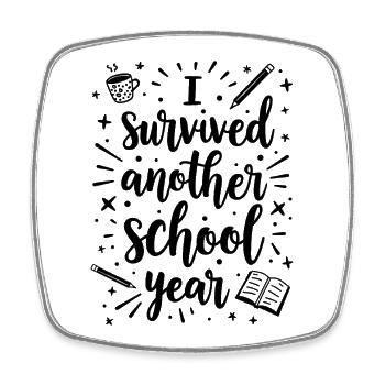 I Survived Another School Year – Lehrer Schüler - Viereckiger Kühlschrankmagnet - Weiß - Vorne