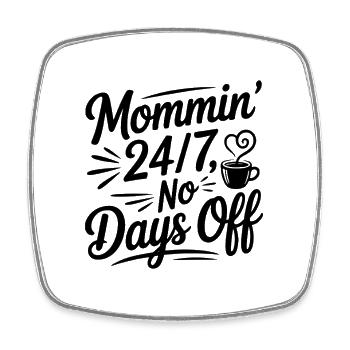 Mommin' 24/7 keine freien Tage - Viereckiger Kühlschrankmagnet - Weiß - Vorne