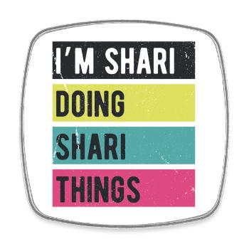 Ich bin Shari und mache Shari-Dinge Retro-Farben - Viereckiger Kühlschrankmagnet - Weiß - Vorne