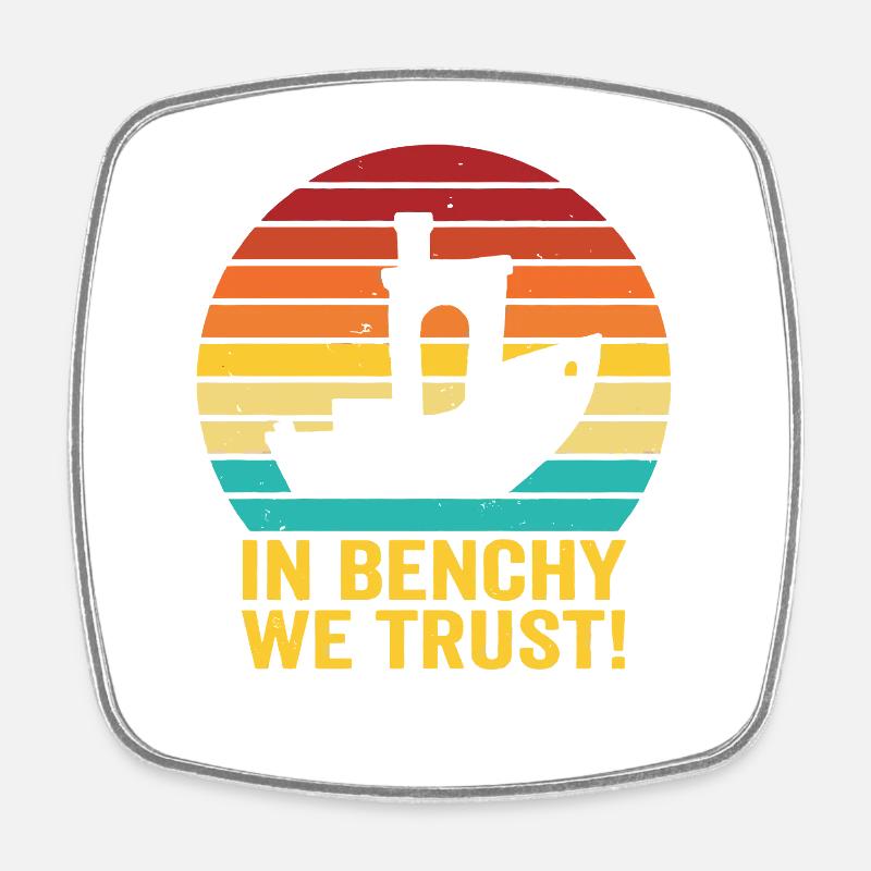In Benchy We Trust – Retro 3D Printing Design - Square fridge magnet - white