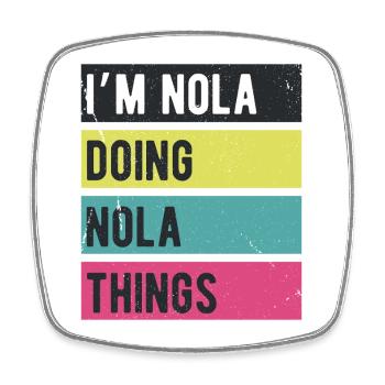 Je suis Nola qui fait des choses Nola Rétro Colors - Magnet carré - blanc - Devant