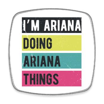 Je suis Ariana Faisant des choses Ariana Couleurs Rétro - Magnet carré - blanc - Devant