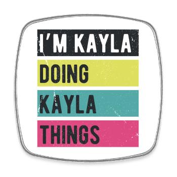 Ich bin Kayla und mache Kayla-Dinge Retrofarben - Viereckiger Kühlschrankmagnet - Weiß - Vorne