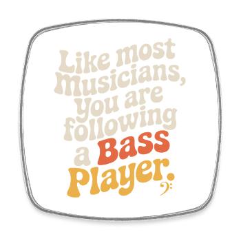 Bassiste Following A Bass Band, Bassspieler - Magnet carré - blanc - Devant