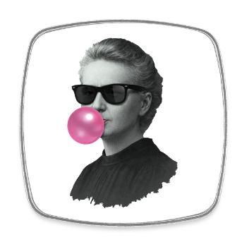 Marie Curie mit Kaugummi und Sonnenbrille - Viereckiger Kühlschrankmagnet - Weiß - Vorne