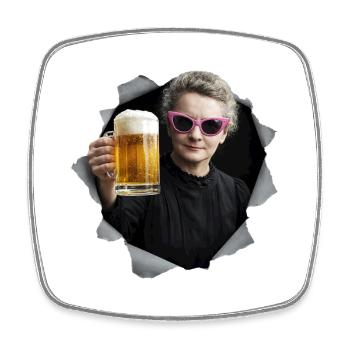Marie Curie tient une bière - Magnet carré - blanc - Devant