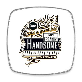 Papa Stolz: Freakin' Handsome Spruch - Viereckiger Kühlschrankmagnet - Weiß - Vorne