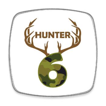 Ce petit chasseur a 6 ans - Magnet carré - blanc - Devant
