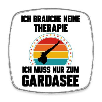 Ich brauche keine Therapie ich muss zum Gardasee - Viereckiger Kühlschrankmagnet - Weiß - Vorne