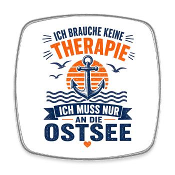 Ich brauche keine Therapie ich muss an die Ostsee - Viereckiger Kühlschrankmagnet - Weiß - Vorne
