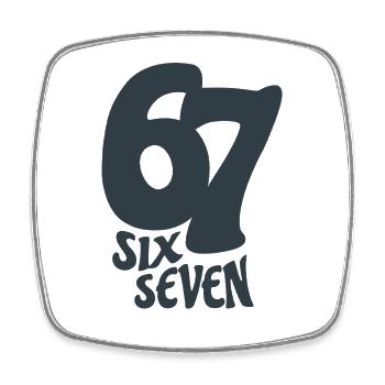 six seven | Zahlenduo 6 und 7 | Fröhliche Ziffern - Viereckiger Kühlschrankmagnet - Weiß - Vorne