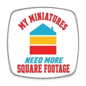 Miniaturen – Need More Square Footage - Viereckiger Kühlschrankmagnet - Weiß - Vorne