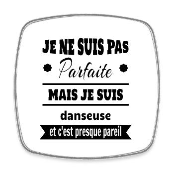 Pas parfaite mais Danseuse classique moderne - Magnet carré - blanc - Devant
