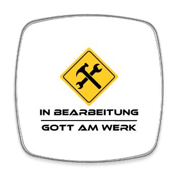 In Bearbeitung - Gott am Werk - Viereckiger Kühlschrankmagnet - Weiß - Vorne