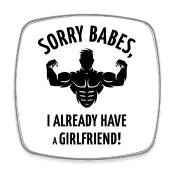 Sorry Babes, I Already Have A Girlfriend! - Viereckiger Kühlschrankmagnet - Weiß - Vorne