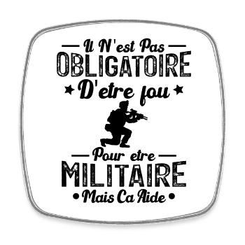 Fou et Militaire - Humour Militaire Cadeau - Magnet carré - blanc - Devant