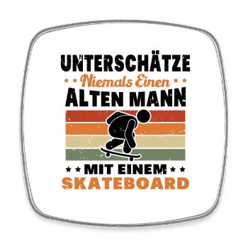 Unterschätze niemals einen alten Mann Skateboard - Viereckiger Kühlschrankmagnet - Weiß - Vorne