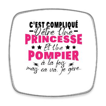 Princesse et Pompier, Humour Cadeau Pompier Femme - Magnet carré - blanc - Devant