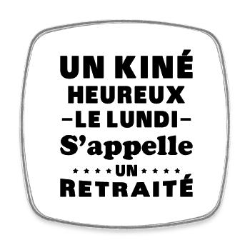un kiné heureux le lundi s 'appelle un retraité - Magnet carré - blanc - Devant