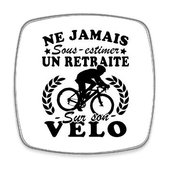 Un Retraité Sur Son Vélo Humour Retraite Cycliste - Magnet carré - blanc - Devant
