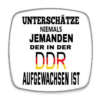 DDR Flag Design auf Kleidung - Viereckiger Kühlschrankmagnet - Weiß - Vorne