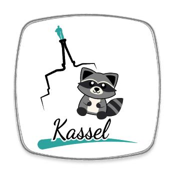 Kassel Waschbär trifft Herkules – Süßes Stadtmotiv - Viereckiger Kühlschrankmagnet - Weiß - Vorne