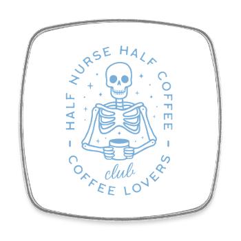 Halb Krankenschwester, halb Kaffee, lustiges Pflegeleben - Viereckiger Kühlschrankmagnet - Weiß - Vorne
