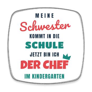 Chef im Kindergarten Schwester kommt in die Schule - Viereckiger Kühlschrankmagnet - Weiß - Vorne