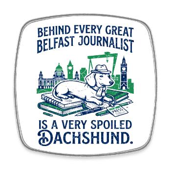 Belfast Journalist And Spoiled Dachshund Dog - Viereckiger Kühlschrankmagnet - Weiß - Vorne