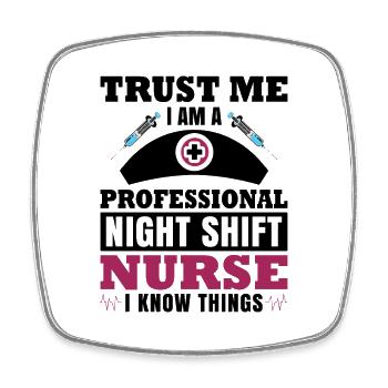 Night Shift Nurse I know things - Viereckiger Kühlschrankmagnet - Weiß - Vorne