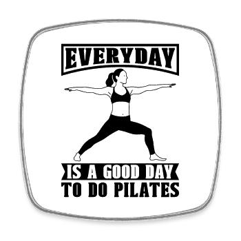 Chaque jour est une bonne journée Cours de Pilates Amateur de Pilates - Magnet carré - blanc - Devant