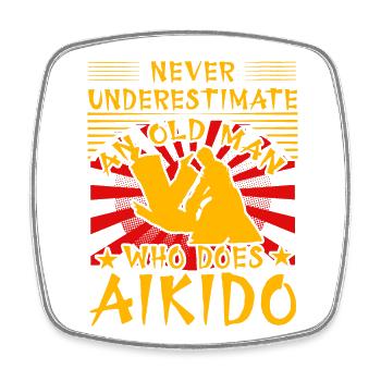 Unterschätzen Sie niemals einen alten Mann, der Aikido liebt - Viereckiger Kühlschrankmagnet - Weiß - Vorne