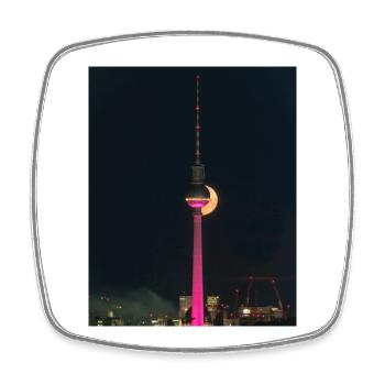 Pinker Berliner Fernsehturm mit großem Mond - Viereckiger Kühlschrankmagnet - Weiß - Vorne