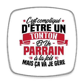Un Tonton Et Un Parrain À La Fois Mais Ça Va Gère - Magnet carré - blanc - Devant