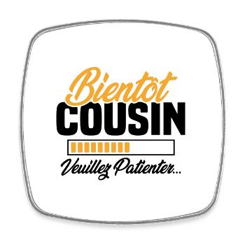 Bientôt cousin veuillez patienter - Magnet carré - blanc - Devant