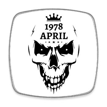 April 1978 Totenkopf - Viereckiger Kühlschrankmagnet - Weiß - Vorne