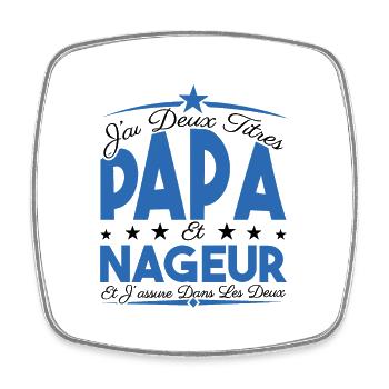 J'ai deux titres Papa et Nageur, Cadeau Papa. - Magnet carré - blanc - Devant