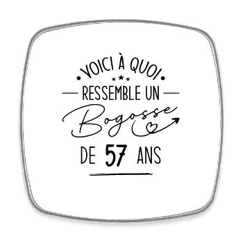 Bogosse 57 ans Cadeau Humour Anniversaire 57 ans - Magnet carré - blanc - Devant
