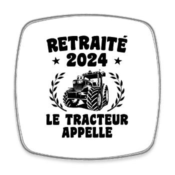 Agriculteur Retraité 2024 Le Tracteur Appelle - Magnet carré - blanc - Devant