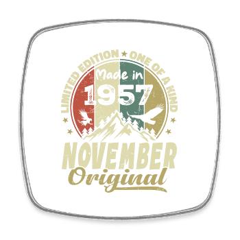 November 1957, November 1957 Geburtstagsgeschenk - Viereckiger Kühlschrankmagnet - Weiß - Vorne