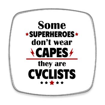 Certains héros ne portent pas de capes, les cyclistes - Magnet carré - blanc - Devant