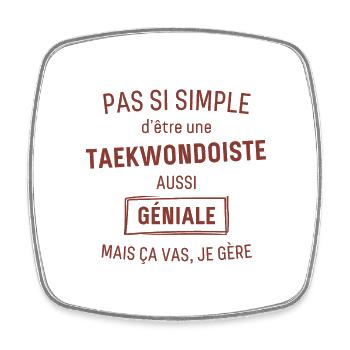 TAEKwondoiste GÉNIALE rouge brunâtre foncé - Magnet carré - blanc - Devant