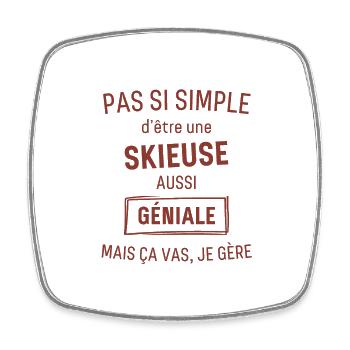 Skieuse GÉNIALE rouge brunâtre foncé - Magnet carré - blanc - Devant