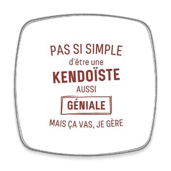 Kendoiste GÉNIALE rouge brunâtre foncé - Magnet carré - blanc - Devant