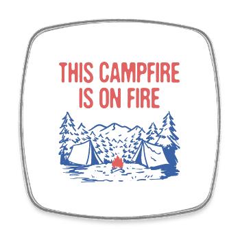 This Campfire Is on Fire Camping Dad Jokes Camper - Viereckiger Kühlschrankmagnet - Weiß - Vorne